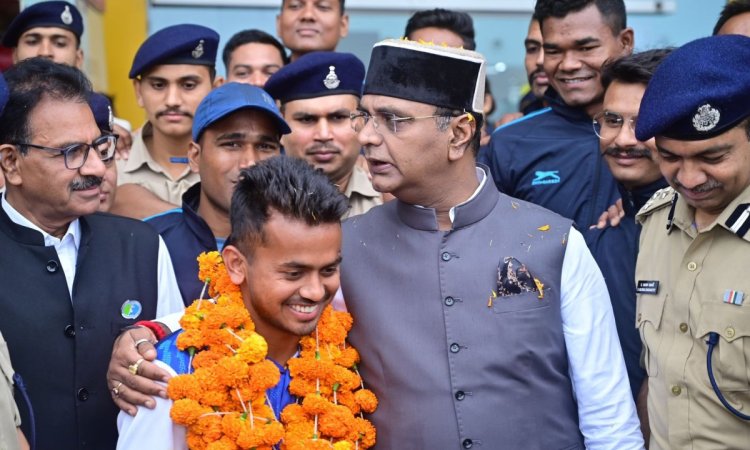 Hockey midfielder Vivek Sagar gets hero's welcome in MP after Paris Olympics bronze