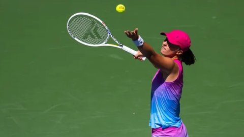 Iga Swiatek saves triple set point, overcomes  Rakhimova in women's singles first round t the US Ope