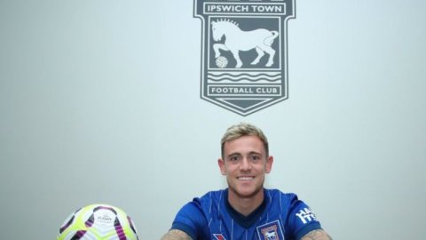 Ipswich Town announce signing of Championship Golden Boot winner Sam Szmodics