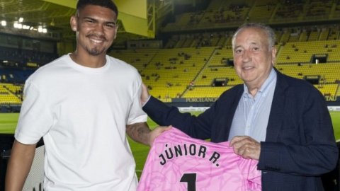 La Liga: Villarreal spend 12 million euros on Brazilian goalkeeper Luiz Junior