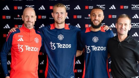 Manchester United sign De Ligt and Mazraoui from Bayern Munich