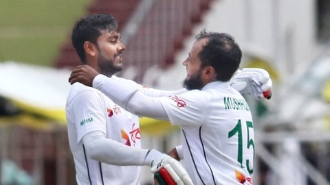 Mehidy & Shakib star as Bangladesh script history with maiden Test win over Pakistan