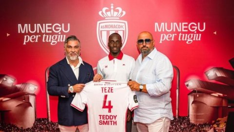 Monaco sign Dutch defender Jordan Teze on five-year deal 