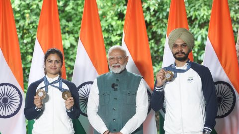 New Delhi: Prime Minister Narendra Modi meets Paris Olympics contingent