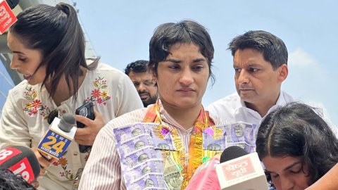 New Delhi: Wrestler Vinesh Phogat recieves a warm welcome as she arrives at IGI Airport after partic