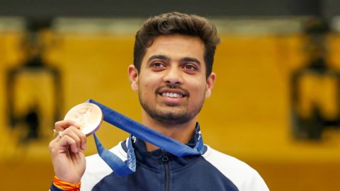 Olympian Swapnil Kusale gets hero’s welcome in Pune; bows at Dagdusheth Ganpati