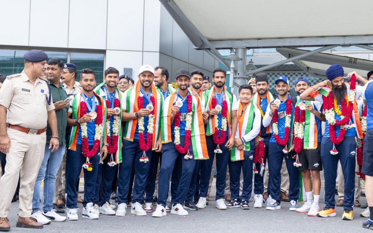 Paris Olympics Bronze Medalwinning Indian Hockey Team Receives