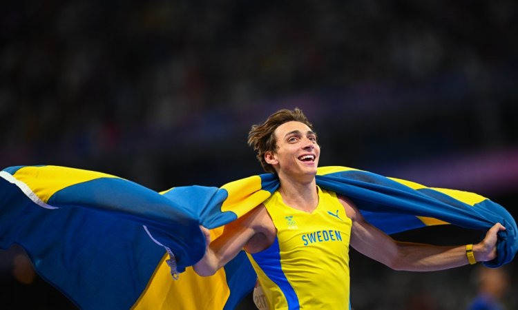 Paris Olympics: Duplantis sets new world record to win men's pole vault gold