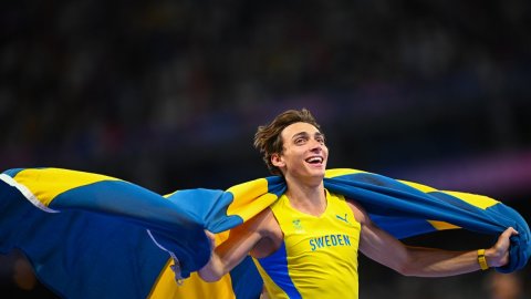 Paris Olympics: Duplantis sets new world record to win men's pole vault gold