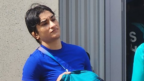 Paris: Wrestler Vinesh Phogat leaves the Games Village following the conclusion of the Olympics 2024