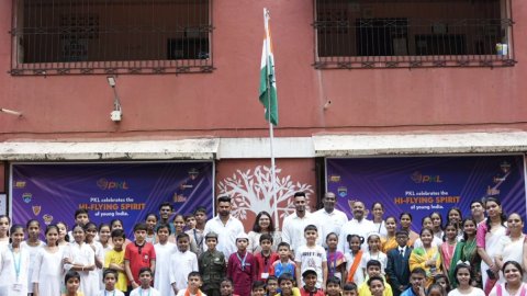 PKL stars Pardeep, Maninder hoist Tricolour in Mumbai ahead of auction