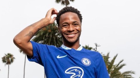 Raheem Sterling seeks ‘clarity’ on Chelsea future after being excluded from squad to face Man City