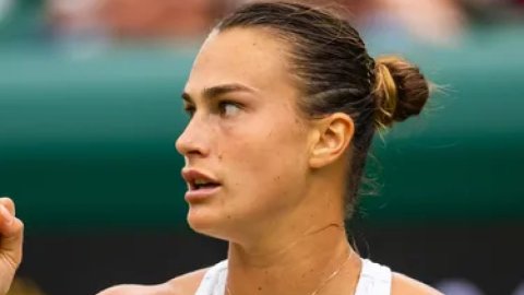 Sabalenka powers past Azarenka to reach DC Open semis