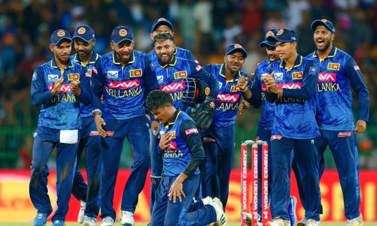 SL vs IND, 3rd ODI:  வெல்லாலகே சுழலில் சிக்கிய இந்தியா; தொடரை வென்று இலங்கை அணி சாதனை!