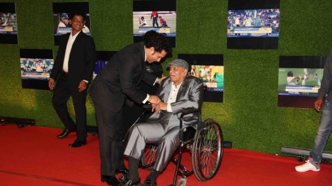 Tendulkar 'happy' with Maha govt's decision to build Ramakant Achrekar's statue at Shivaji Park