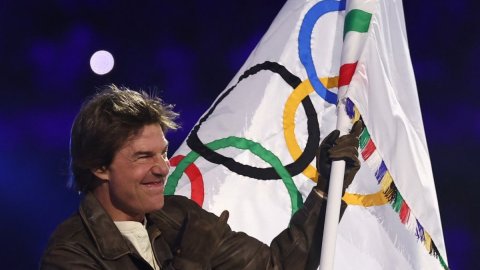 Tom Cruise sets the stage for Los Angeles Olympics at Paris Olympics
 closing ceremony