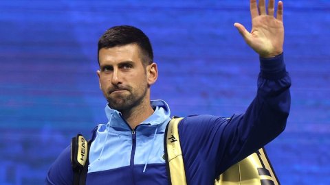 US Open: Djokovic beats Moldovian qualifier to ease into second round