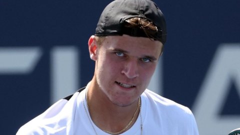 US Open: Jakub Mensik stuns Auger-Aliassime in 1st round; Goffin, Thompson, Navone also win