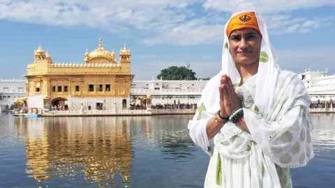 Vinesh Phogat prays for strength, courage at Golden Temple