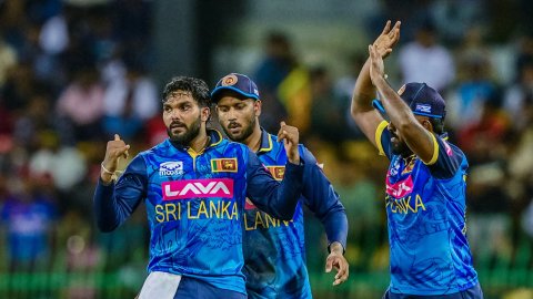 SL vs IND, 1st ODI: பந்துவீச்சில் அசத்திய அசலங்கா, ஹசரங்கா; டை -யில் முடிந்த முதல் ஒருநாள் போட்டி!