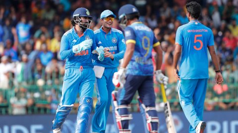 SL vs IND, 2nd ODI: வாஷிங்டன் சுந்தர் அசத்தல் பந்துவீச்சு; இந்திய அணிக்கு 241 ரன்கள் இலக்கு!