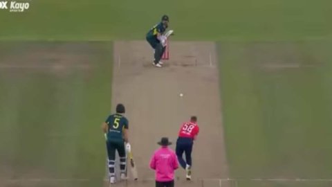 Travis Head smashes 30 runs off Sam Curran's over in 1st T20I