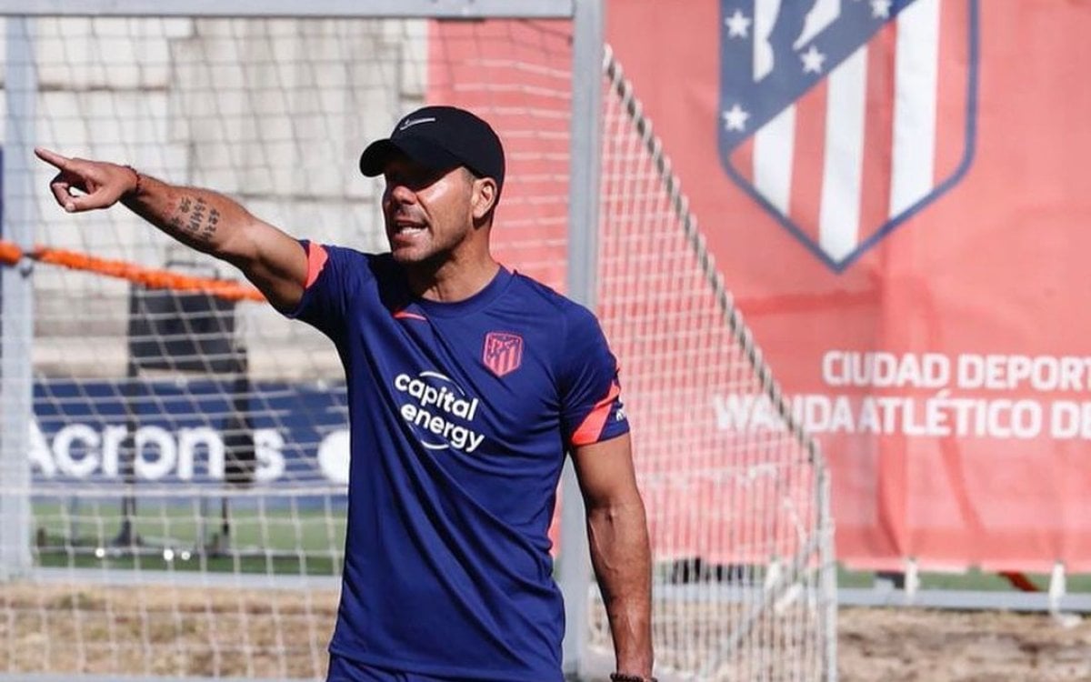 Atletico Coach Simeone Fumes At Fans After Madrid Derby Halt On ...