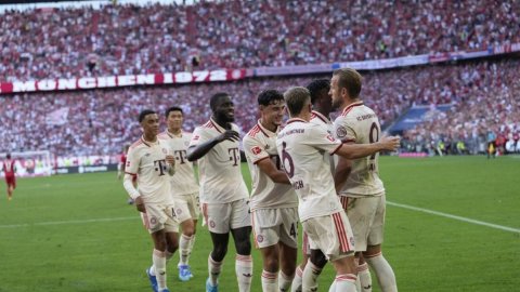 Bayern down Freiburg in Bundesliga