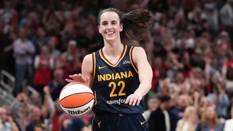 Caitlin Clark caps historic season with WNBA Rookie of the Year award