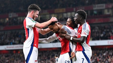 Carabao Cup: Arsenal beat Bolton, Liverpool hammer West Ham to reach Rd-4