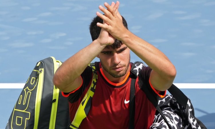 Carlos Alcaraz apologises for smashing racquet on court after early exit from Cincinnati Open in Cin