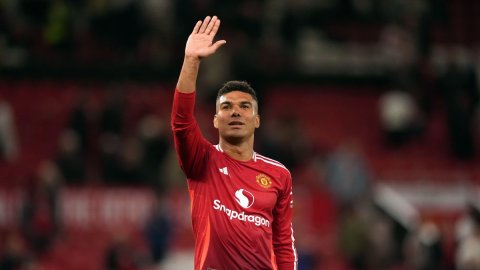 Casemiro dropped from Manchester United squad for Southampton clash