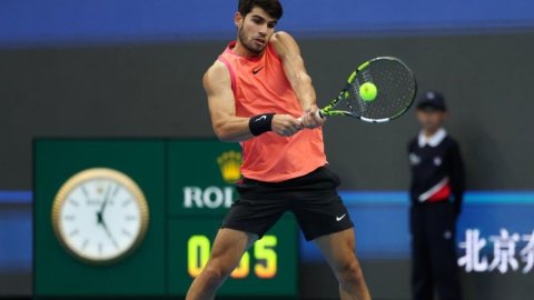 China Open: Alcaraz, Medvedev to meet in semifinal, Paolini ousted