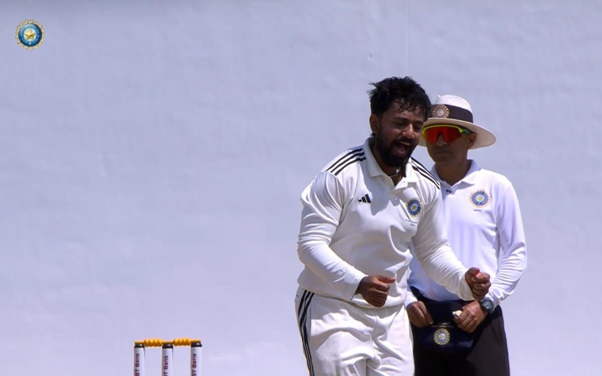 Duleep Trophy: Kotian & Mulani Pick Seven Wickets As India A Beat India D By 186 Runs துலீப் கோப்பை 2024: ஷம்ஸ் முலானி அபார பந்துவீச்சி; இந்திய டி அணியை வீழ்த்தியது இந்தியா ஏ!
