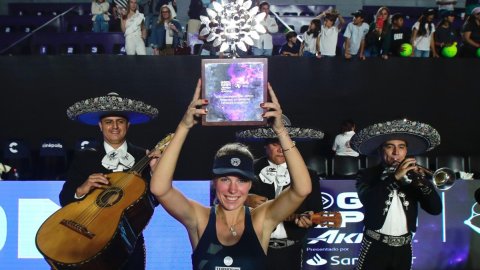 Frech beats Gadecki in Guadalajara to win first WTA title