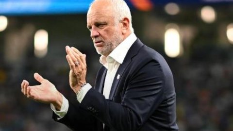 Graham Arnold steps down as Australia men's football coach