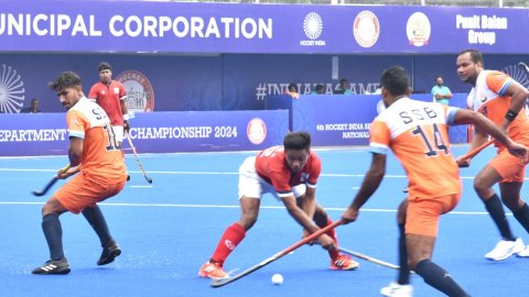 Inter-Department National Hockey: FCI, SSCB win big and reach quarters