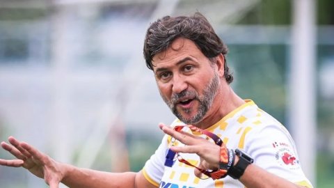 ISL 2024-25: East Bengal coach Carles Cuadrat resigns after winless start to season