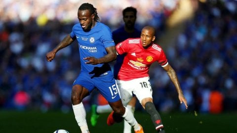 Luton Town sign former Chelsea wing-back Victor Moses