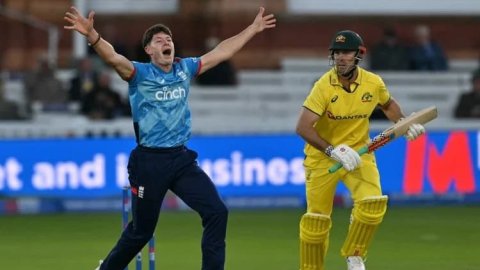 ENG vs AUS, 4th ODI: ஆஸ்திரேலியாவை பந்தாடி தொடரை சமன்செய்தது இங்கிலாந்து!