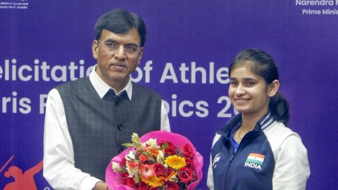 New Delhi: Union Minister Mansukh Mandaviya felicitates athletes who won medals at the Paralympic Ga