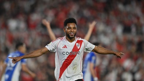 River Plate cruise past Tucuman in Argentina's top flight