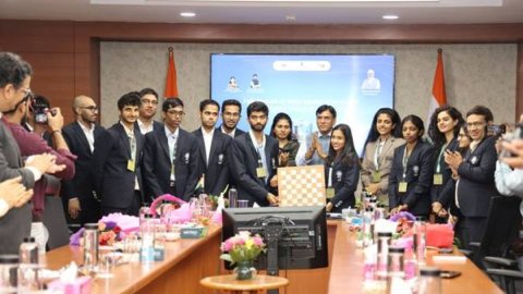 Sports minister Mandaviya felicitates winners of Chess Olympiad