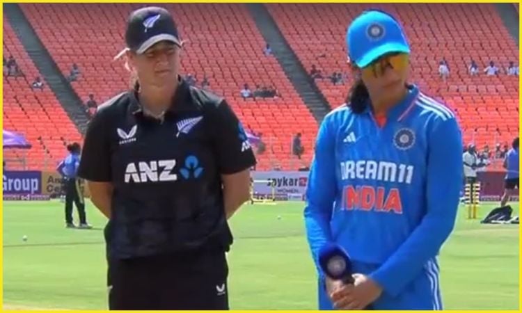 IND W vs NZ W 1st ODI: स्मृति मंधाना ने टॉस जीतकर चुनी बल्लेबाज़ी, यहां देखें प्लेइंग इलेवन