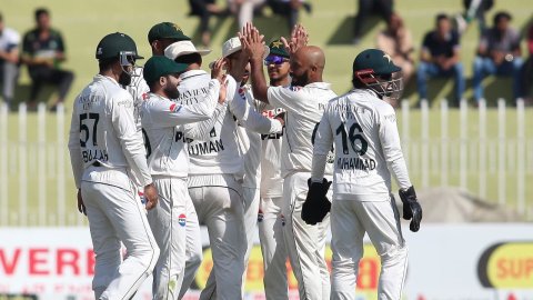 PAK vs ENG, 3rd Test: மீண்டும் அசத்திய சஜித் கான்; முதல் இன்னிங்ஸில் பாகிஸ்தான் தடுமாற்றம்!