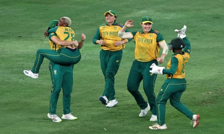 Womens T20 WC, 2024: पहले सेमीफाइनल में साउथ अफ्रीकी गेंदबाजों ने ऑस्ट्रेलिया को 134/5 के स्कोर पर रोका 