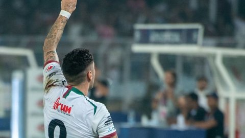 ISL 2024-25: Kolkata Derby sways in Mohun Bagan's favour with 2-0 win over East Bengal FC