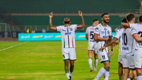 ISL 2024-25: Mohun Bagan sparkle amidst festive fireworks to secure a 2-0 win over Hyderabad FC