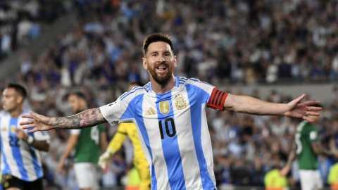 Messi's hat-trick helps Argentina crush Bolivia; Colombia, Brazil cruise