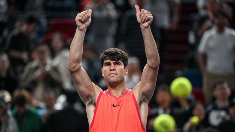 Paris Masters: Alcaraz advances to third round with win over Jarry